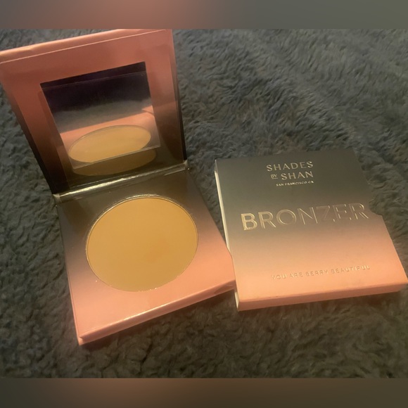 Bronzer - Picture 3 of 3